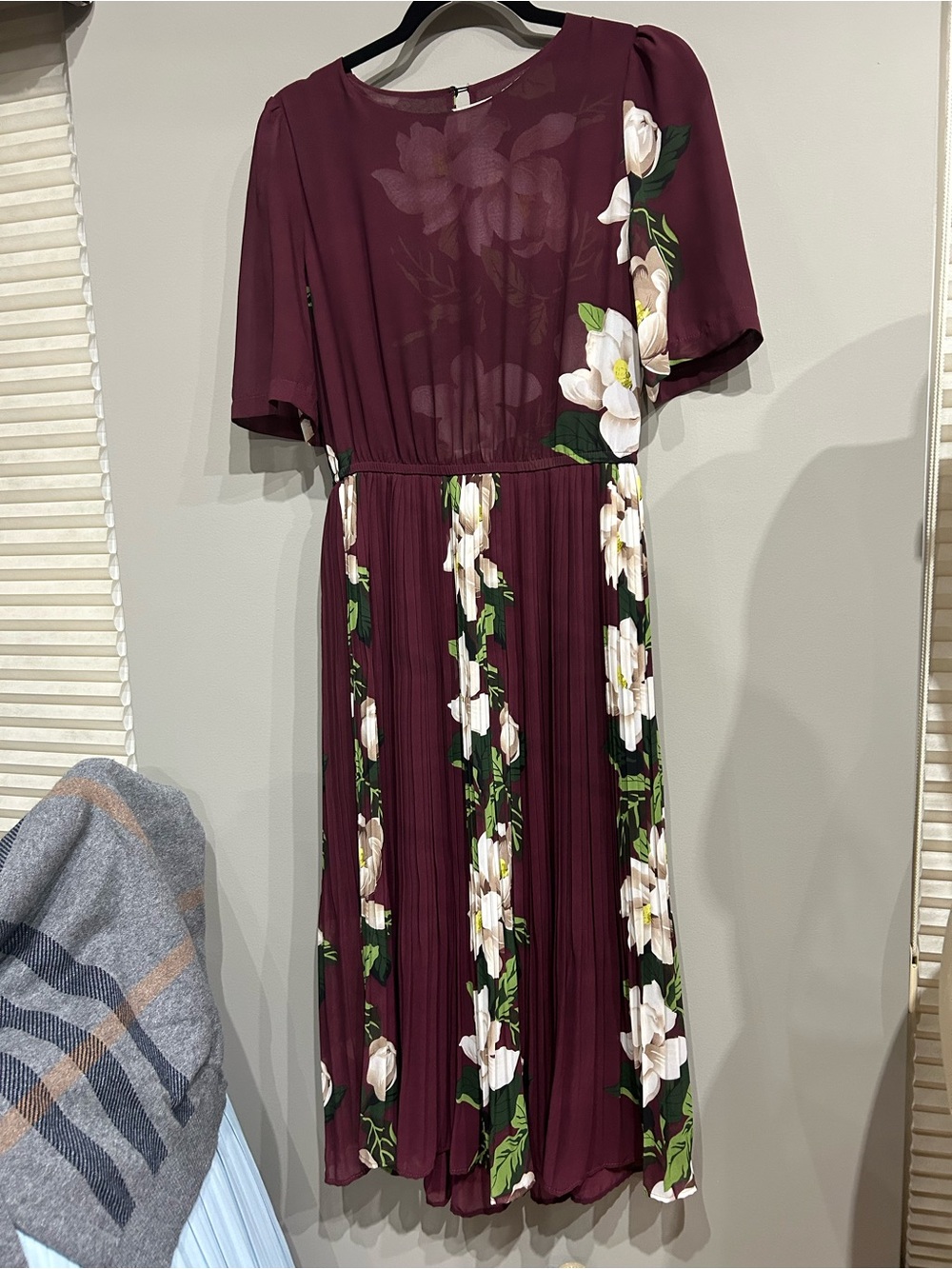 Womenβs Floral Pleated Midi Dress in Burgundy